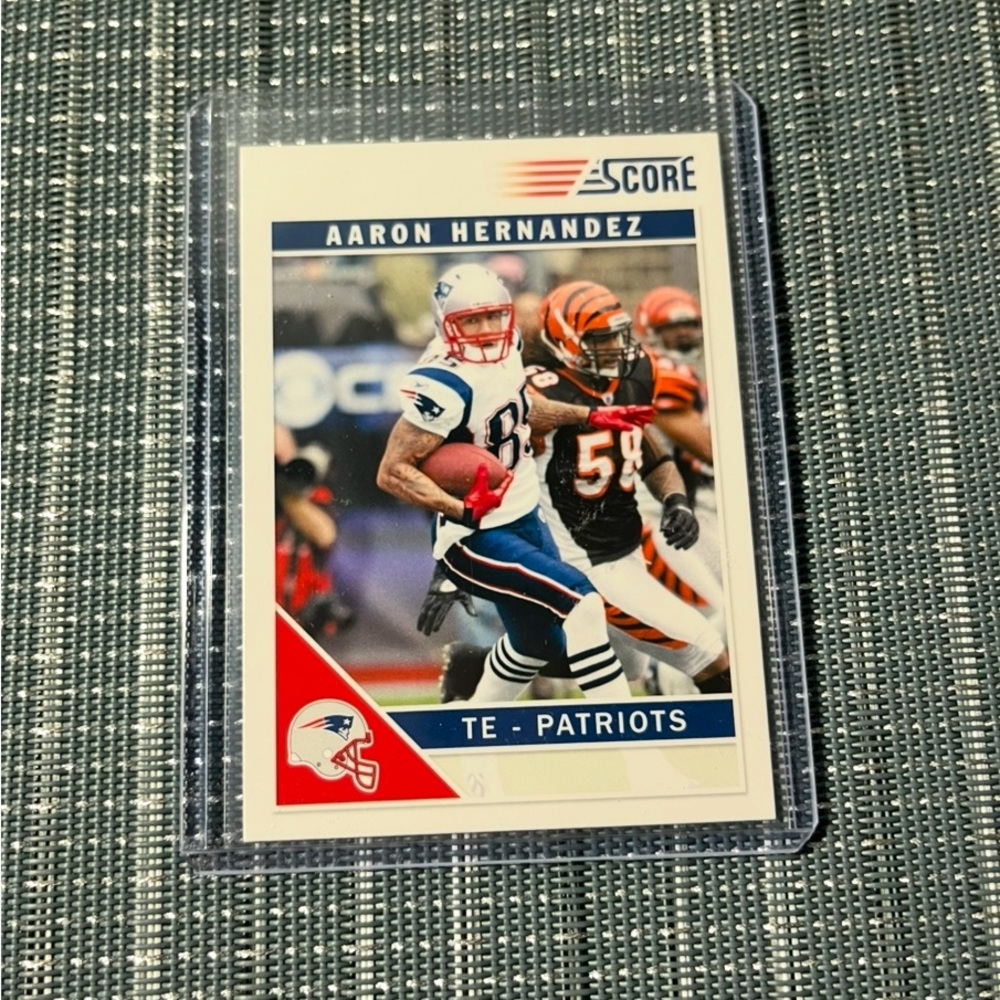 🏈 2010 Score Aaron Hernandez Football Card #168 New England Patriots (TL4)